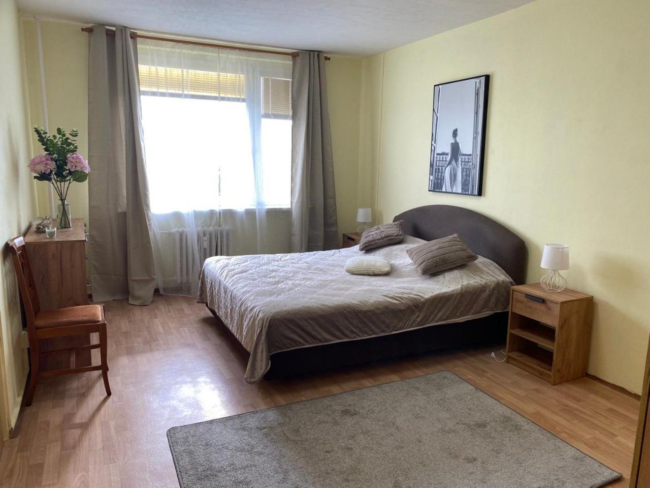 Apartmany 2Kk U Fakultni Nemocnice Volne Parkovani Hradec Králové Екстериор снимка