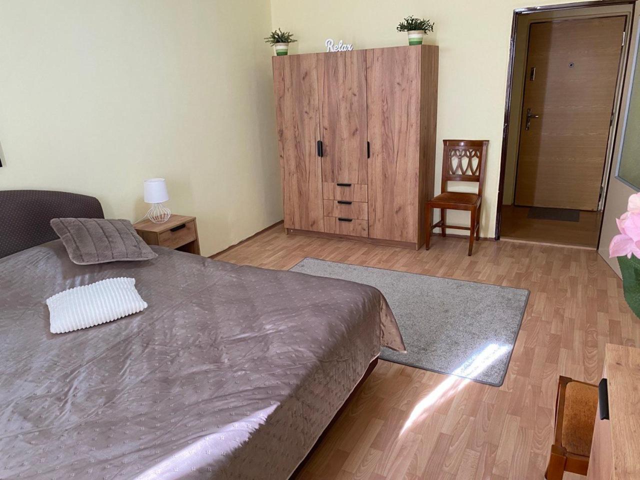 Apartmany 2Kk U Fakultni Nemocnice Volne Parkovani Hradec Králové Екстериор снимка